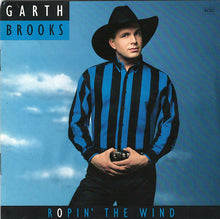 Laden Sie das Bild in den Galerie-Viewer, Garth Brooks : Ropin&#39; The Wind (CD, Album)
