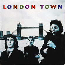Laden Sie das Bild in den Galerie-Viewer, Wings (2) : London Town (LP, Album, Jac)
