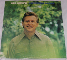 Laden Sie das Bild in den Galerie-Viewer, Cal Smith : Swinging Doors (LP, Album, Comp)
