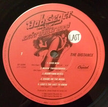 Laden Sie das Bild in den Galerie-Viewer, Bob Seger &amp; The Silver Bullet Band* : The Distance (LP, Album, Jac)
