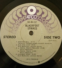 Laden Sie das Bild in den Galerie-Viewer, Blackfoot (3) : Strikes (LP, Album, RI )
