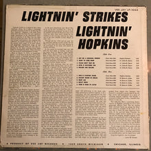 Laden Sie das Bild in den Galerie-Viewer, Lightnin&#39; Hopkins : Lightnin&#39; Strikes (LP, Album, Mono)
